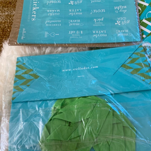 Lot of Stella & dot bags, folders and stickers - Picture 8 of 8